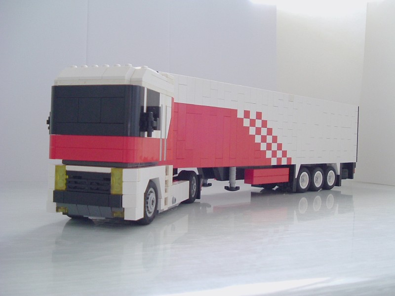 renaultmagnum215.jpg