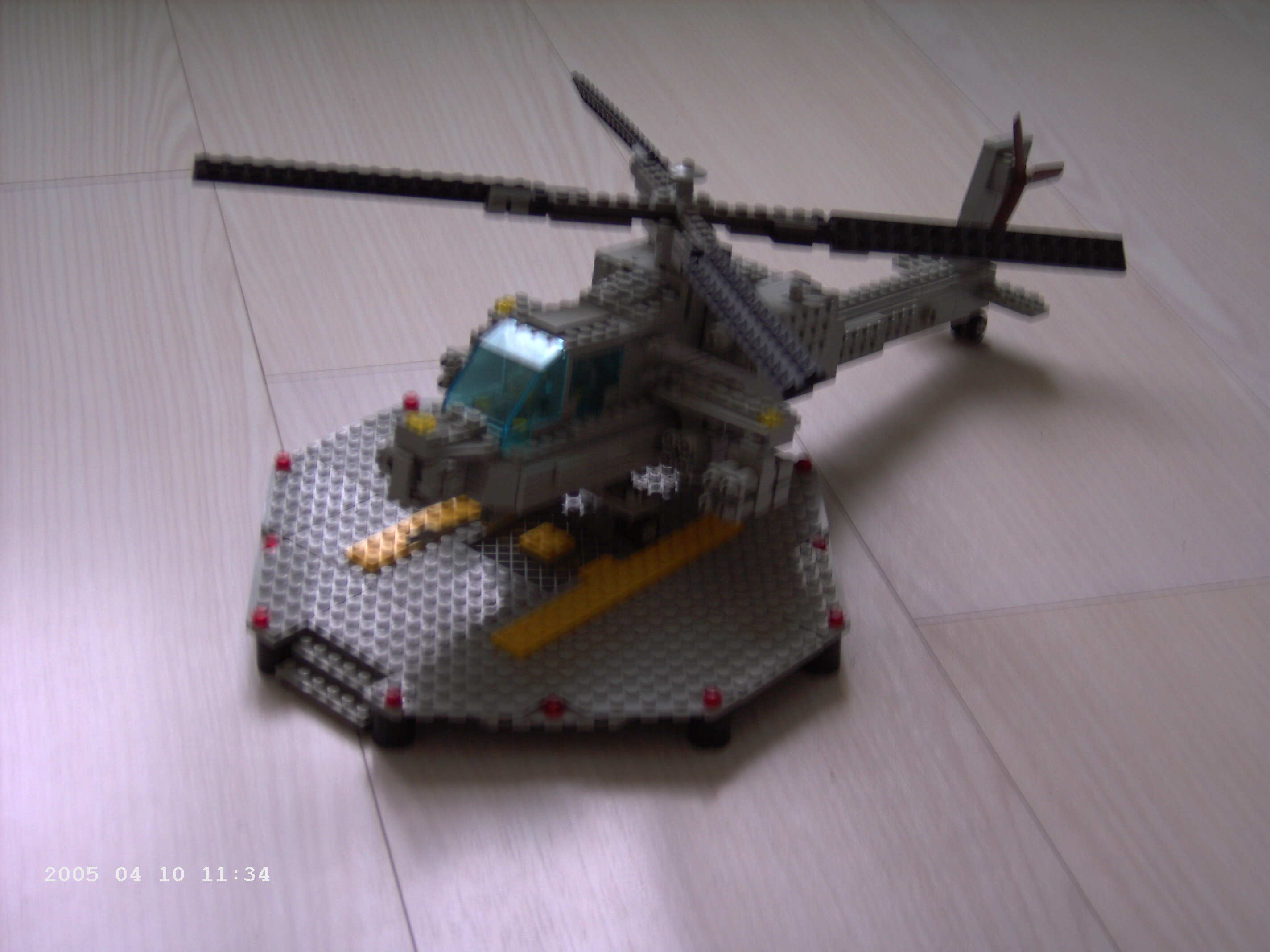 apache_on_helipad.jpg