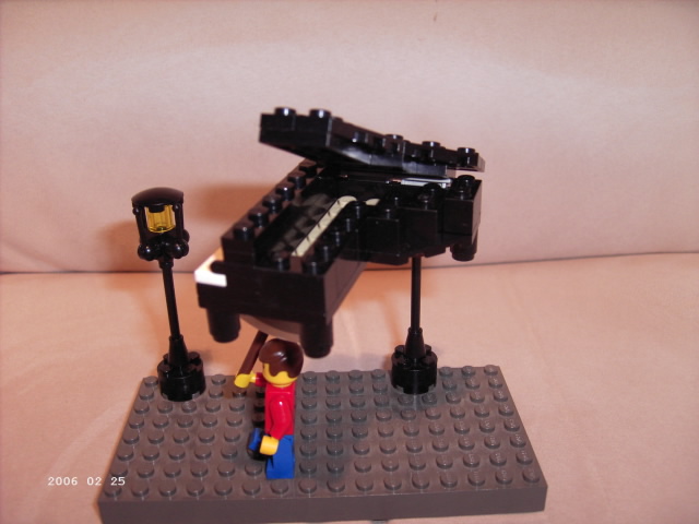 joe_piano2.jpg