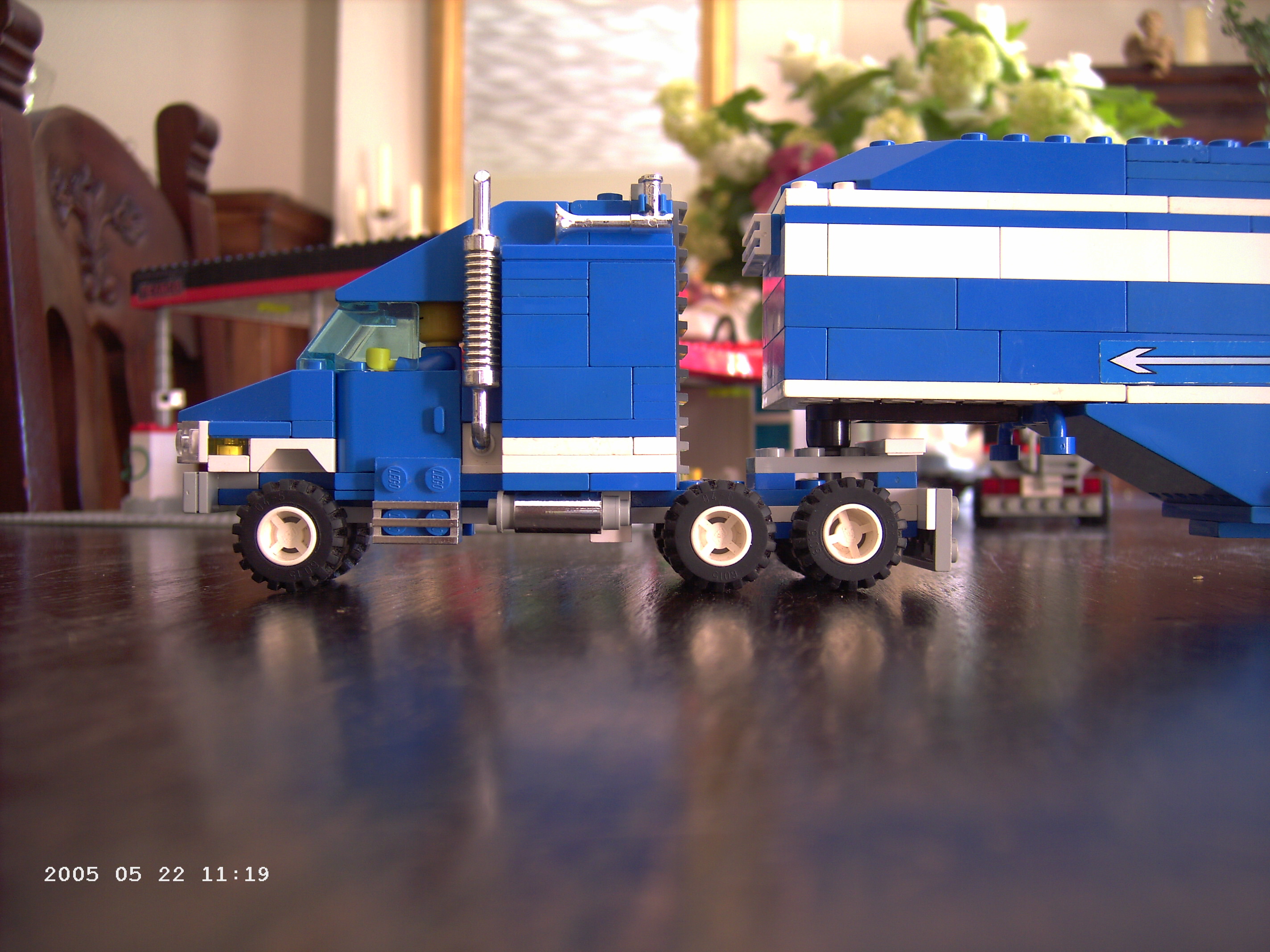 the_lego_truck_bleu_1.jpg