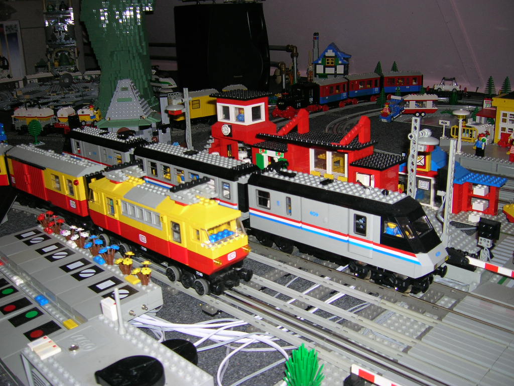 famous_7740_and_metroliner.jpg
