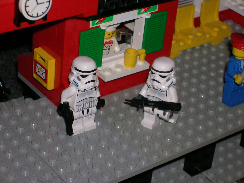 real_weapons_for_stromtroopers.jpg