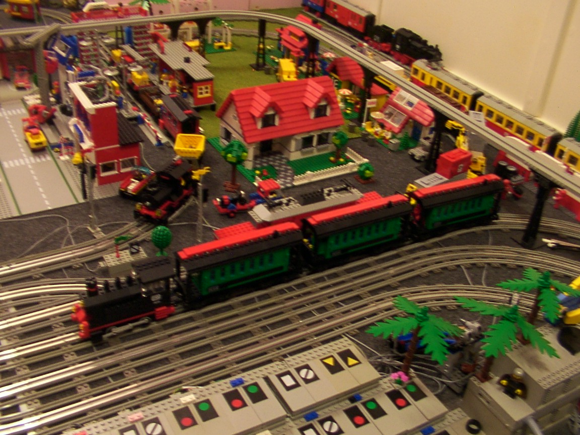 the_7810_with_his_wagons.jpg
