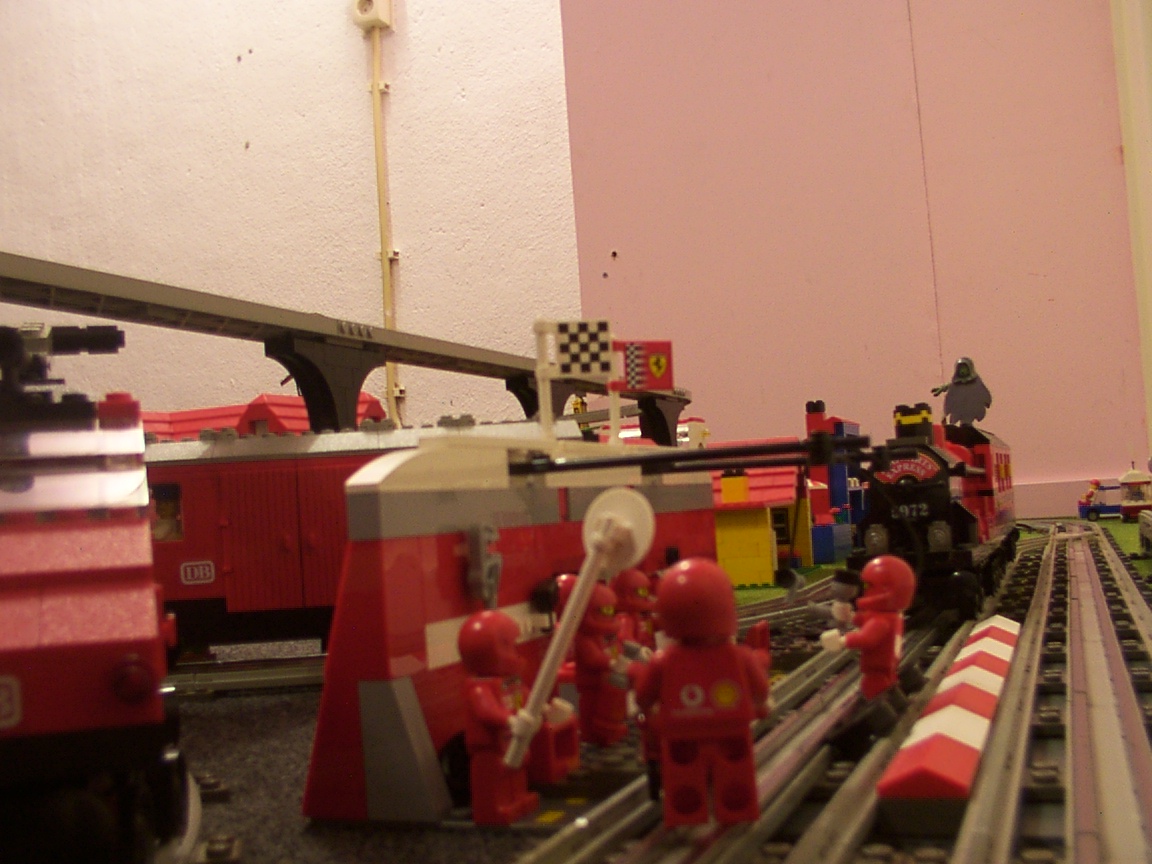 train-pit-set.jpg