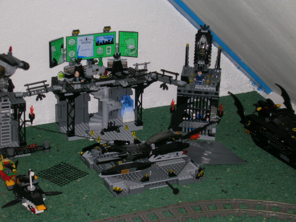 c_-_place_batcave_-2.jpg