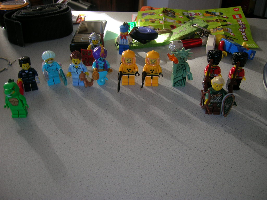 a4_-_wanted_minifigs.jpg