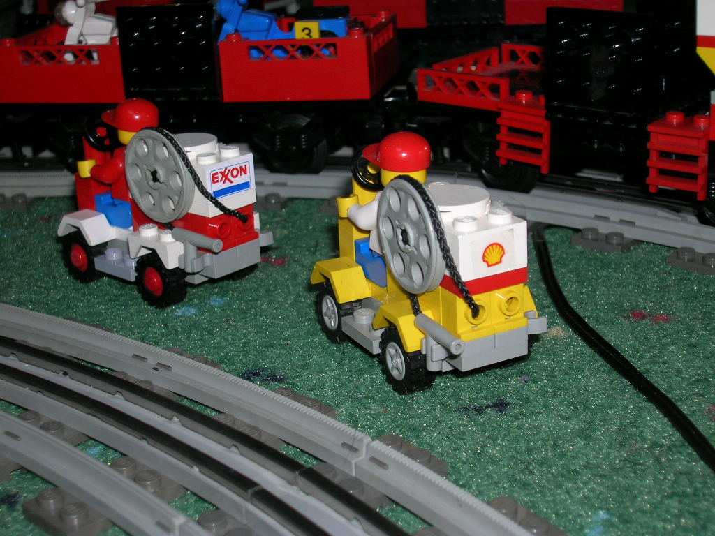 d_-_the_petrolcars_of_set_7735.jpg