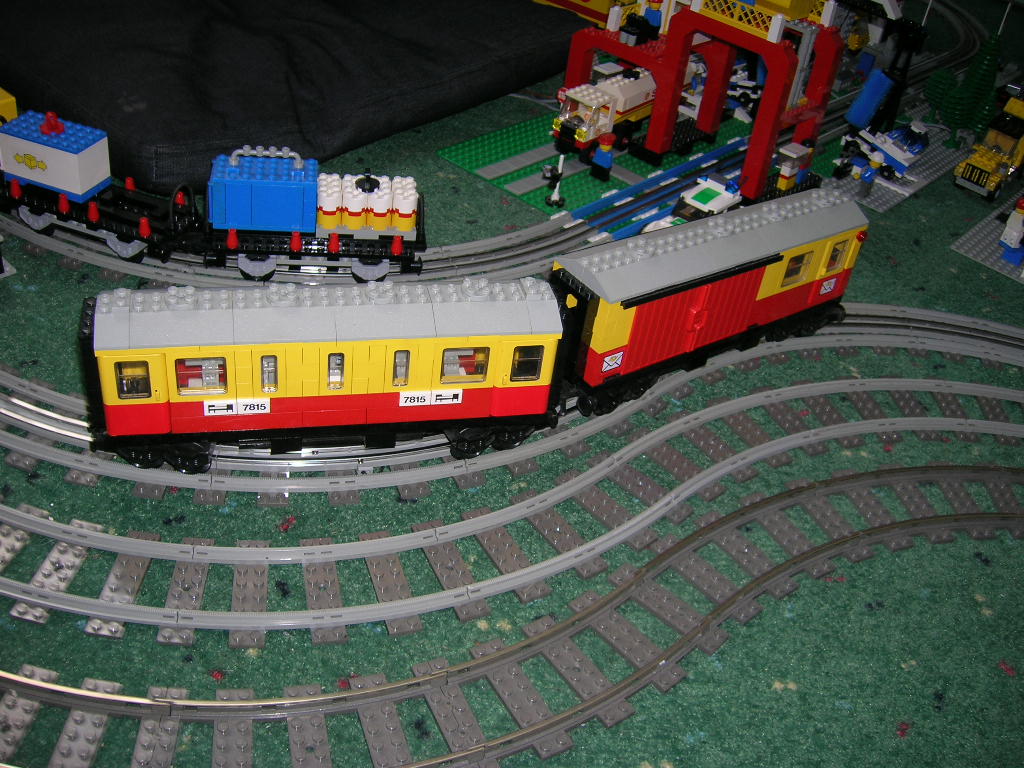 c1_-_wagons_7815_and_7819.jpg