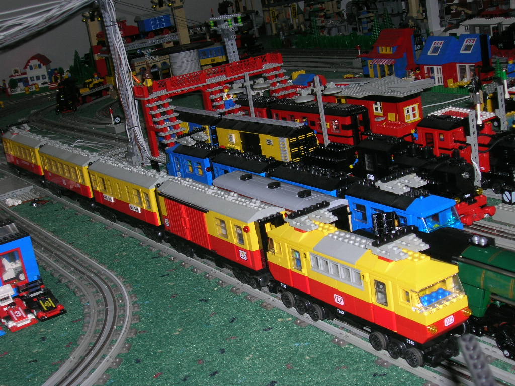 d_-_7740_with_4_wagons_-1.jpg