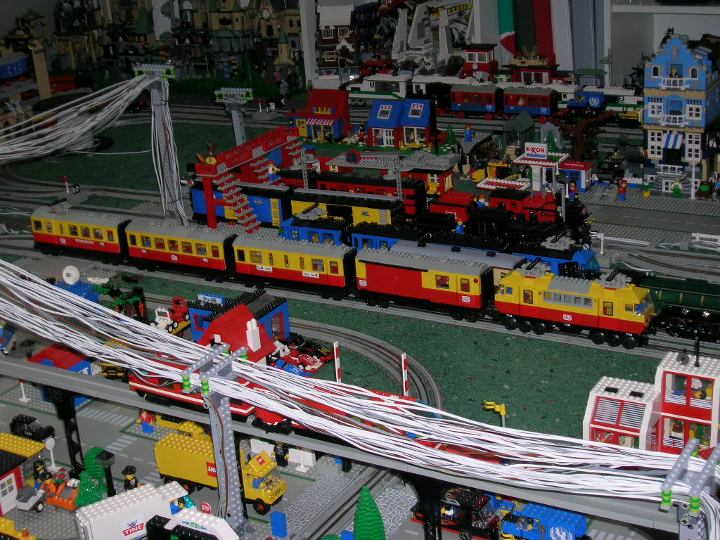 d_-_7740_with_4_wagons_-2.jpg