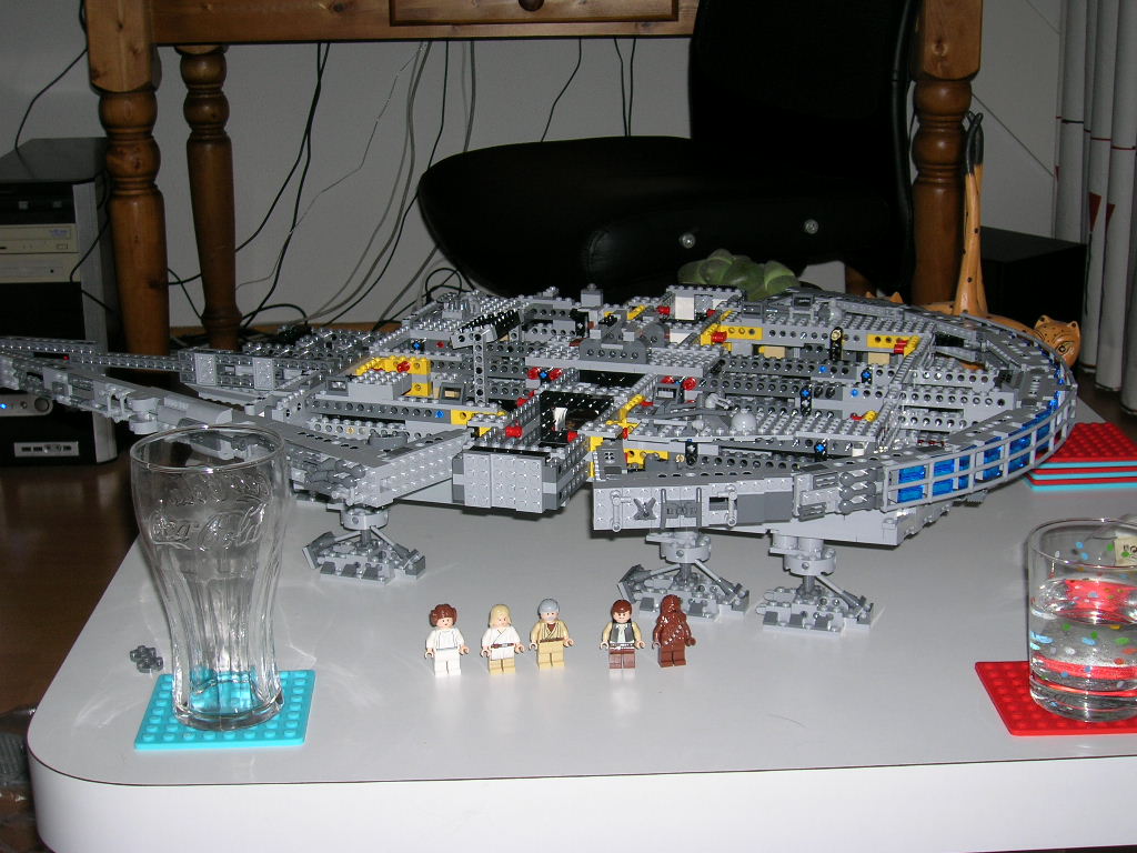 a_-_millennium_falcon_10179_-h.jpg