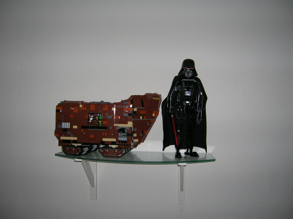 b_-_display_sandcrawler_and_darth_vader.jpg