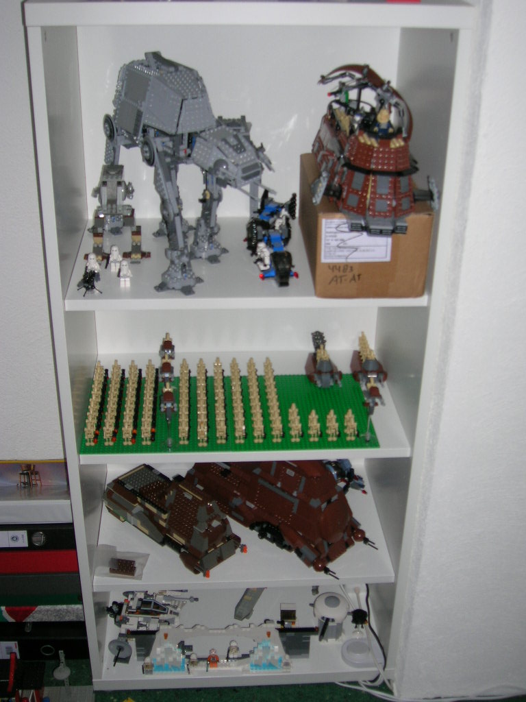 d4_-_cupboard_filled_with_starwars-sets.jpg