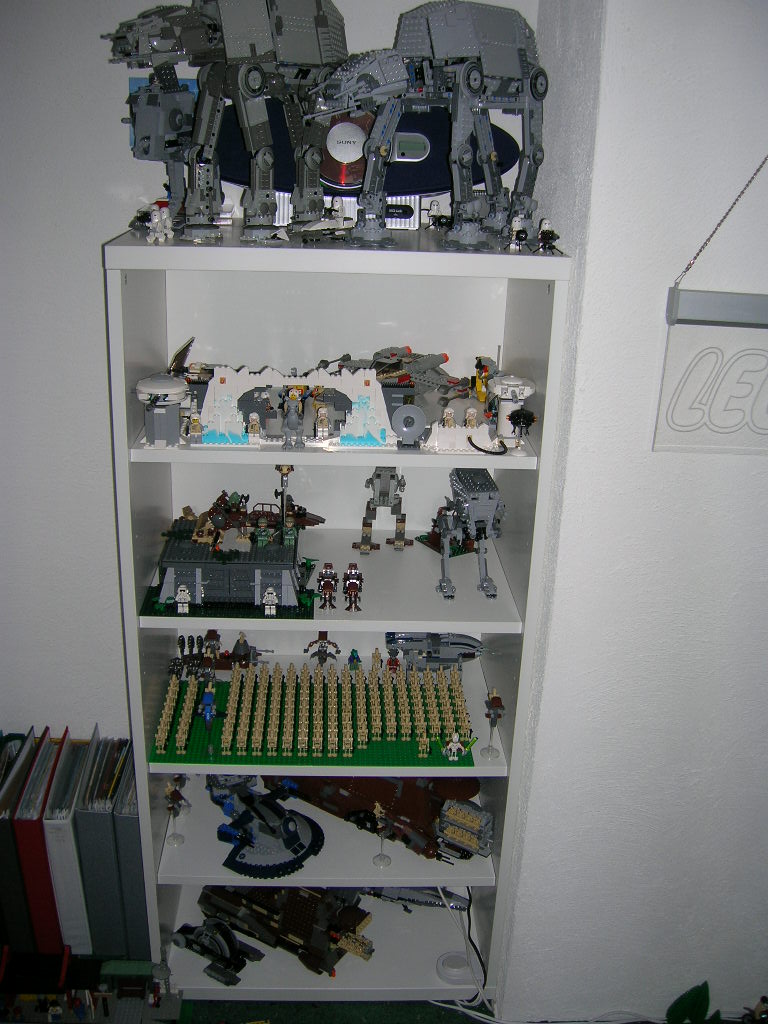 d6_-_cupboard_filled_with_starwars-sets.jpg