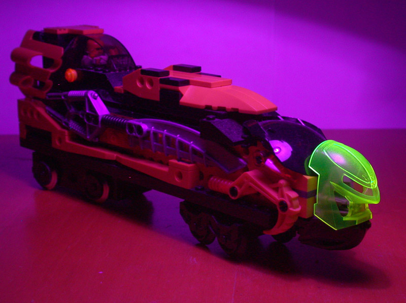 metruliner_blacklight.jpg