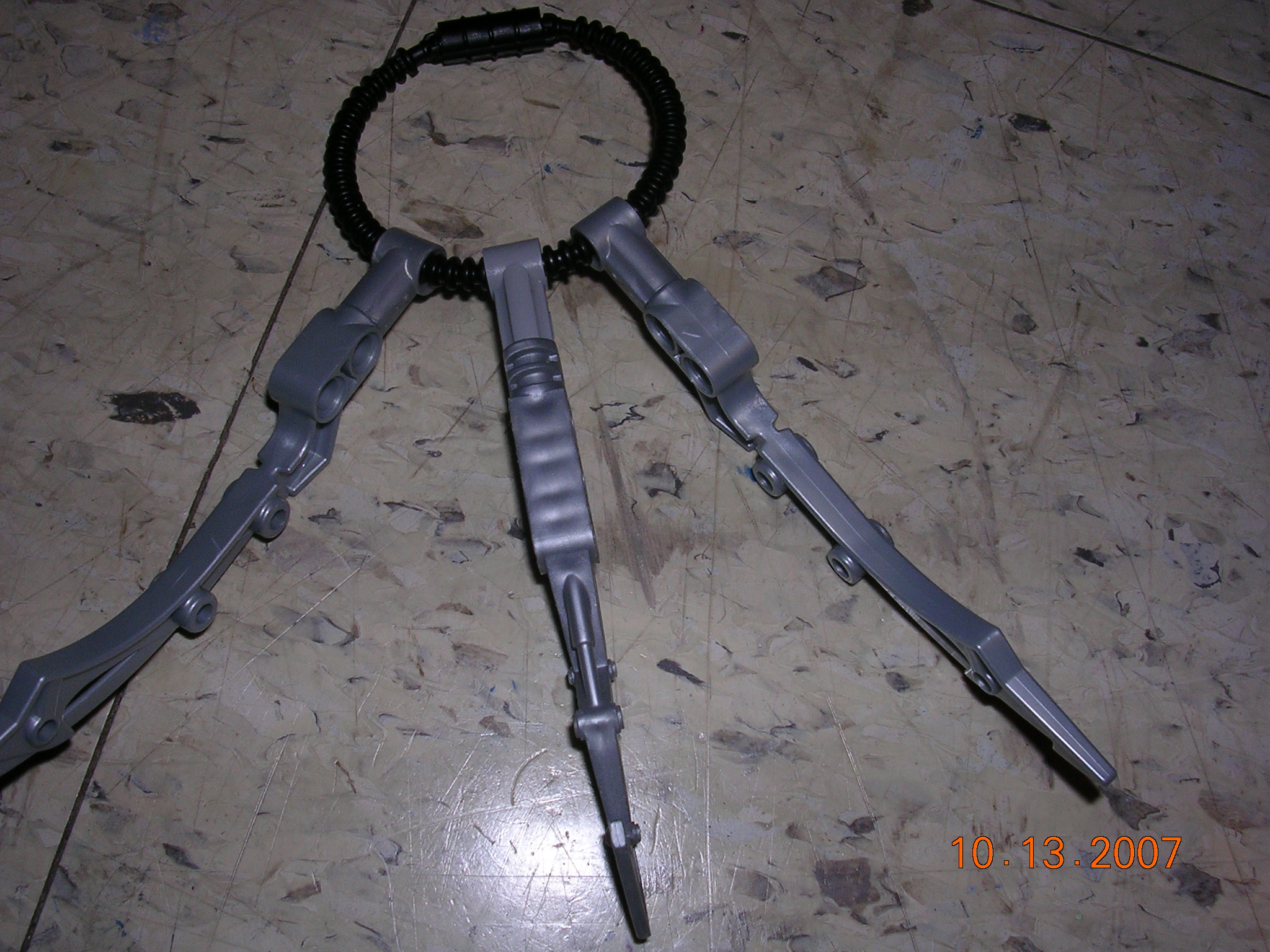 wrist_knives.jpg