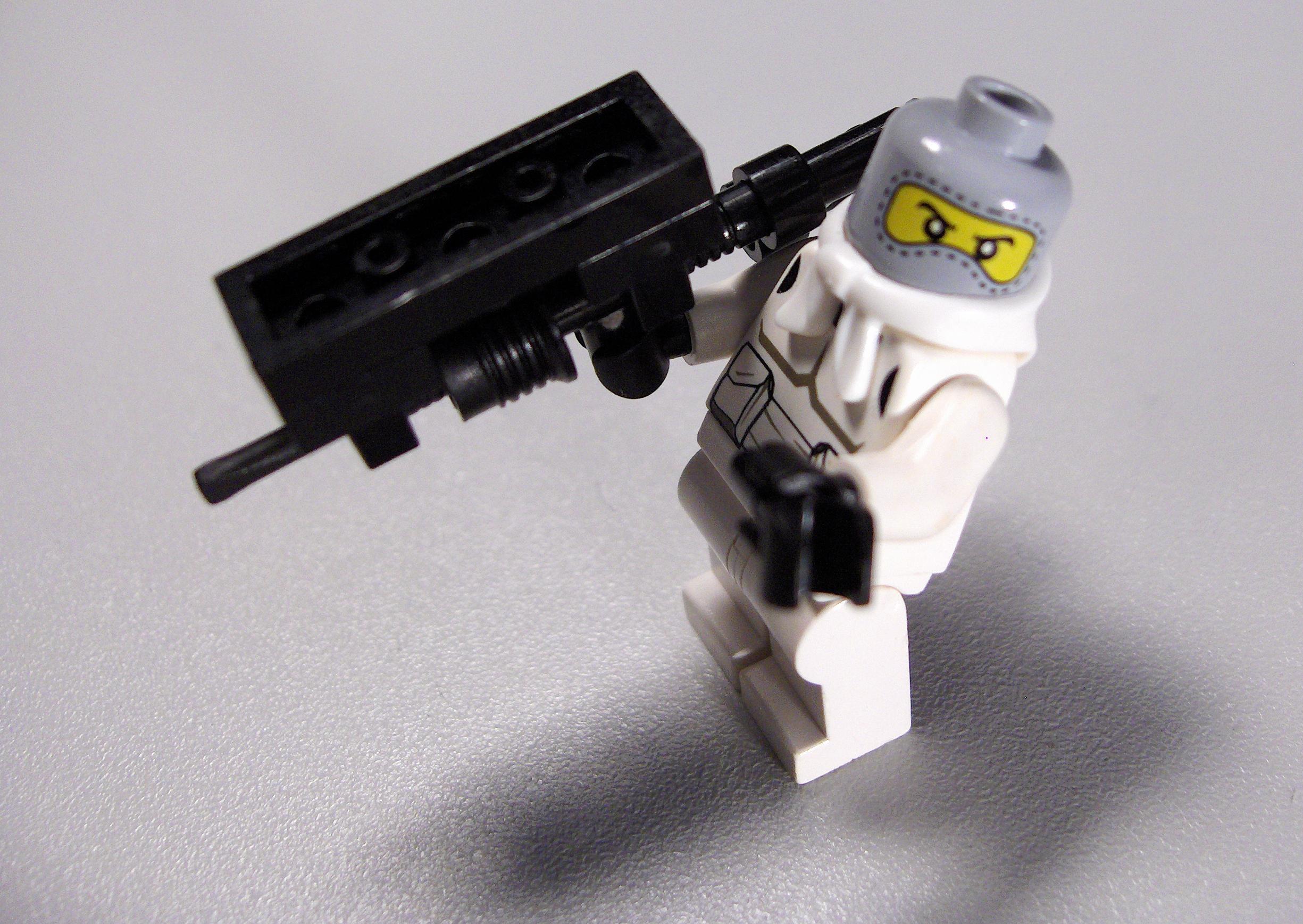 t-famas_soldier.jpg