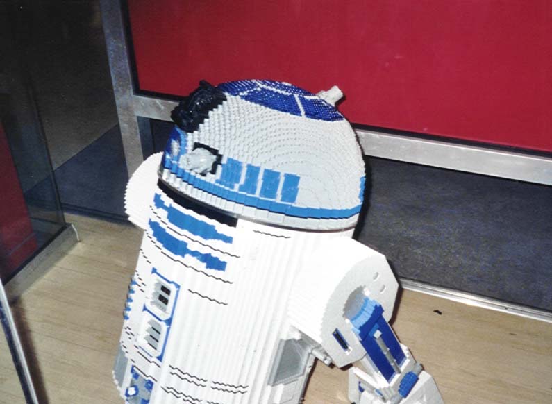 r2-d2_lifesize.jpg