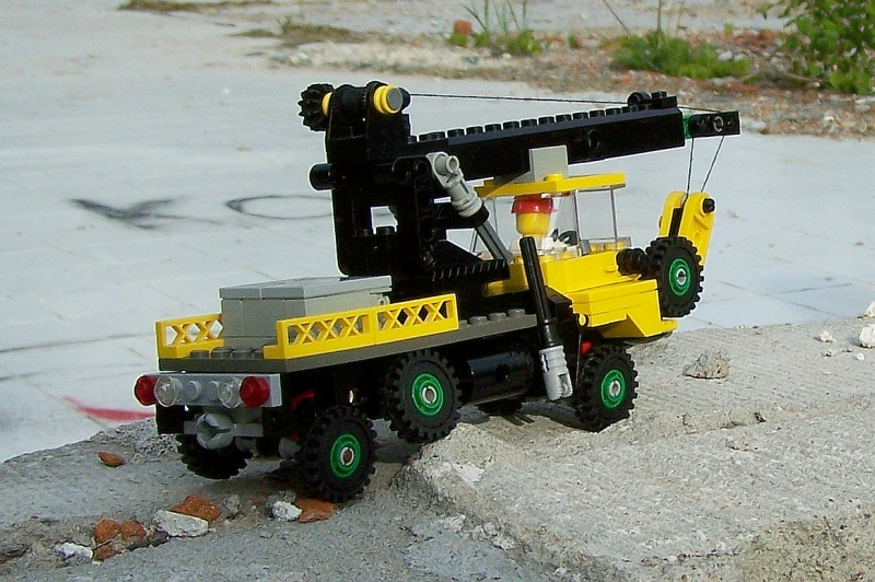 crane_truck_6x6_08.jpg