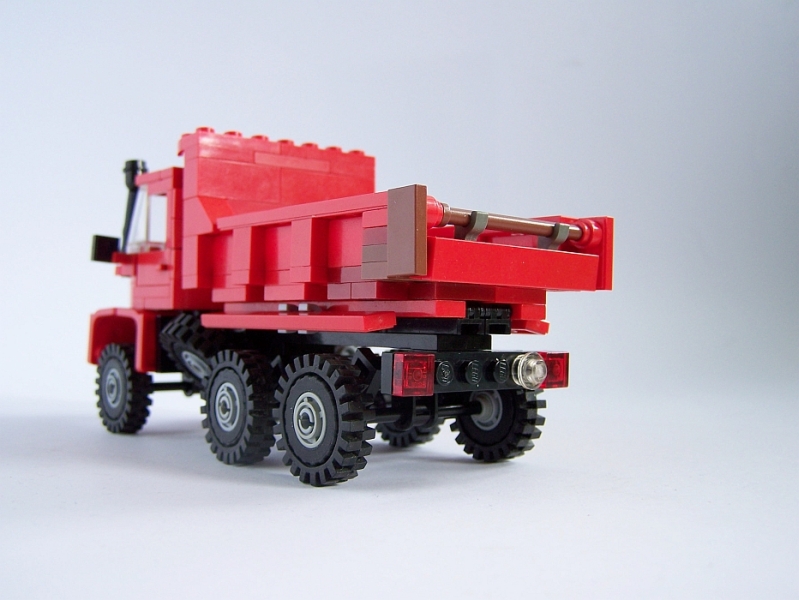 reddumptruck_04.jpg