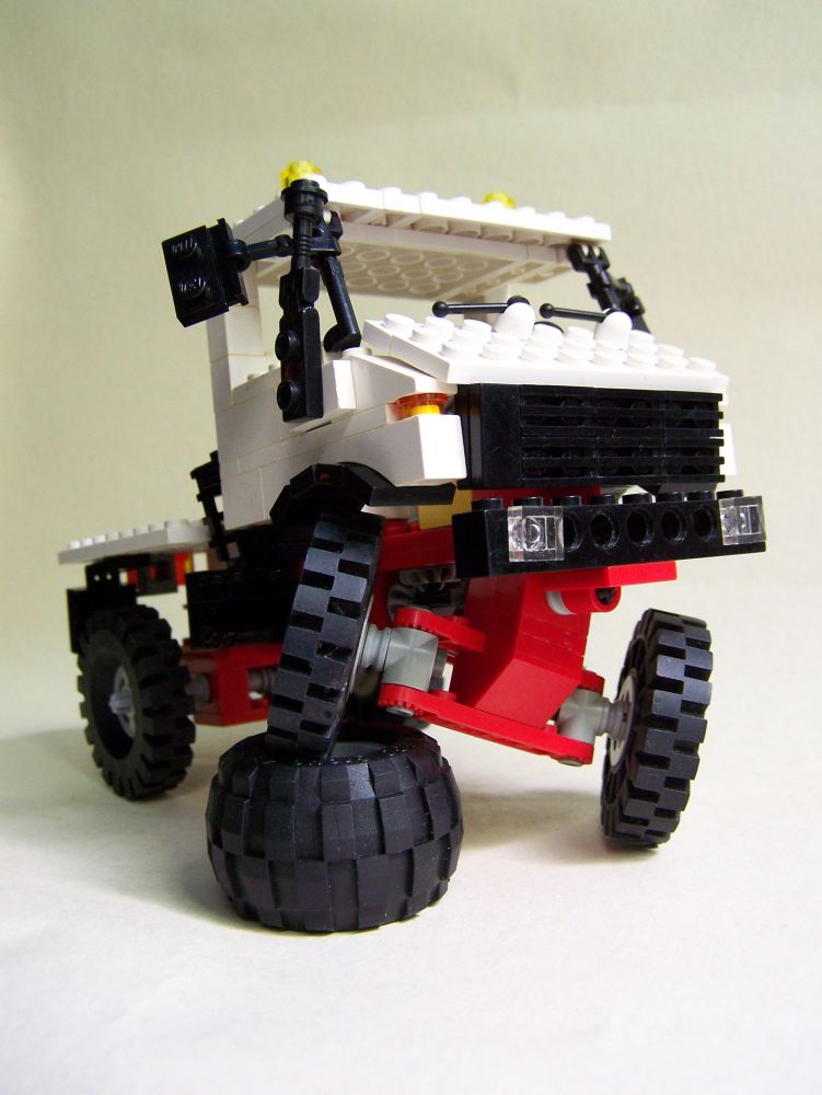 unimog_lego_skrecone_kola.jpg