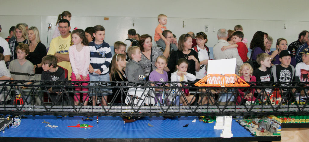 crowd3.jpg