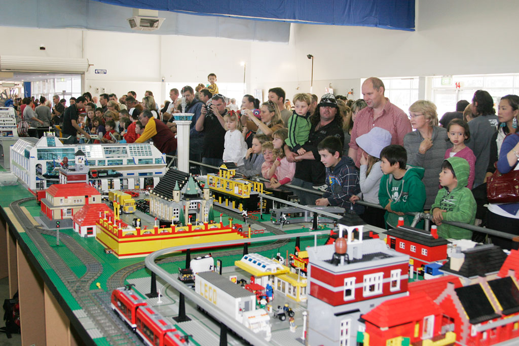 crowd4.jpg