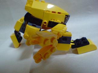 yellow_robo013.jpg