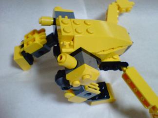 yellow_robo021.jpg