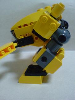 yellow_robo024.jpg