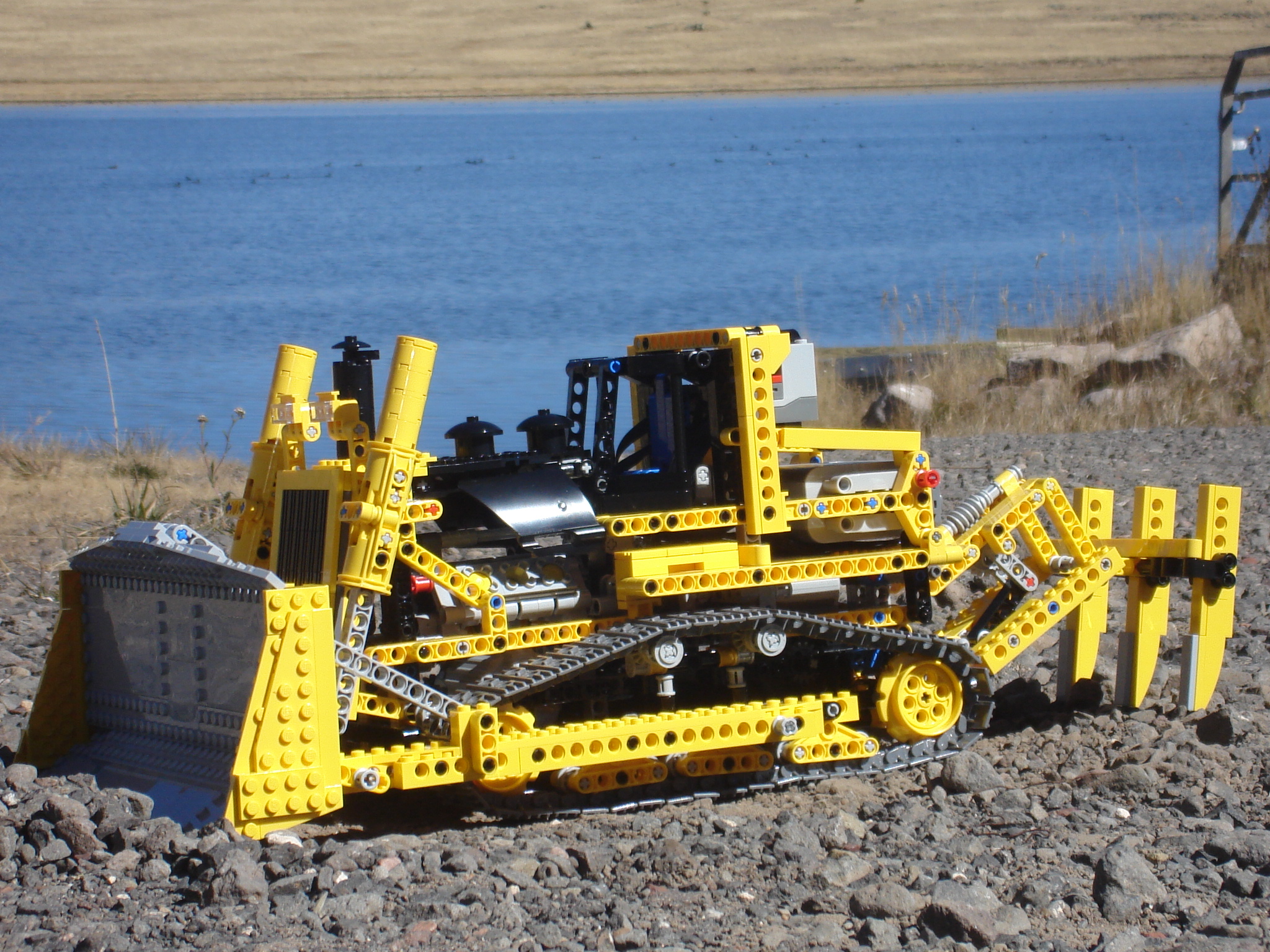 lego_8275_bulldozer_2.jpg