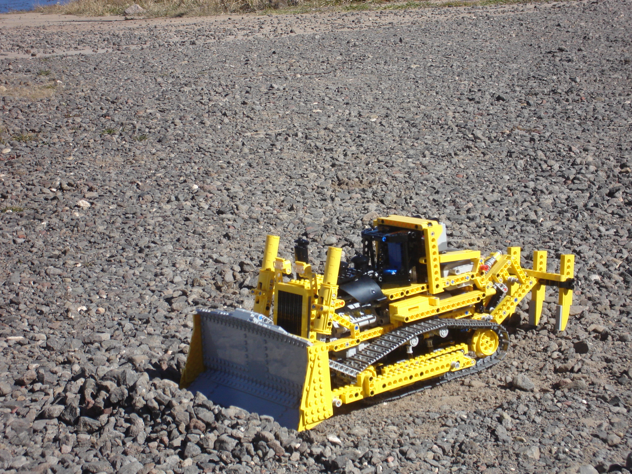 lego_8275_bulldozer_4.jpg