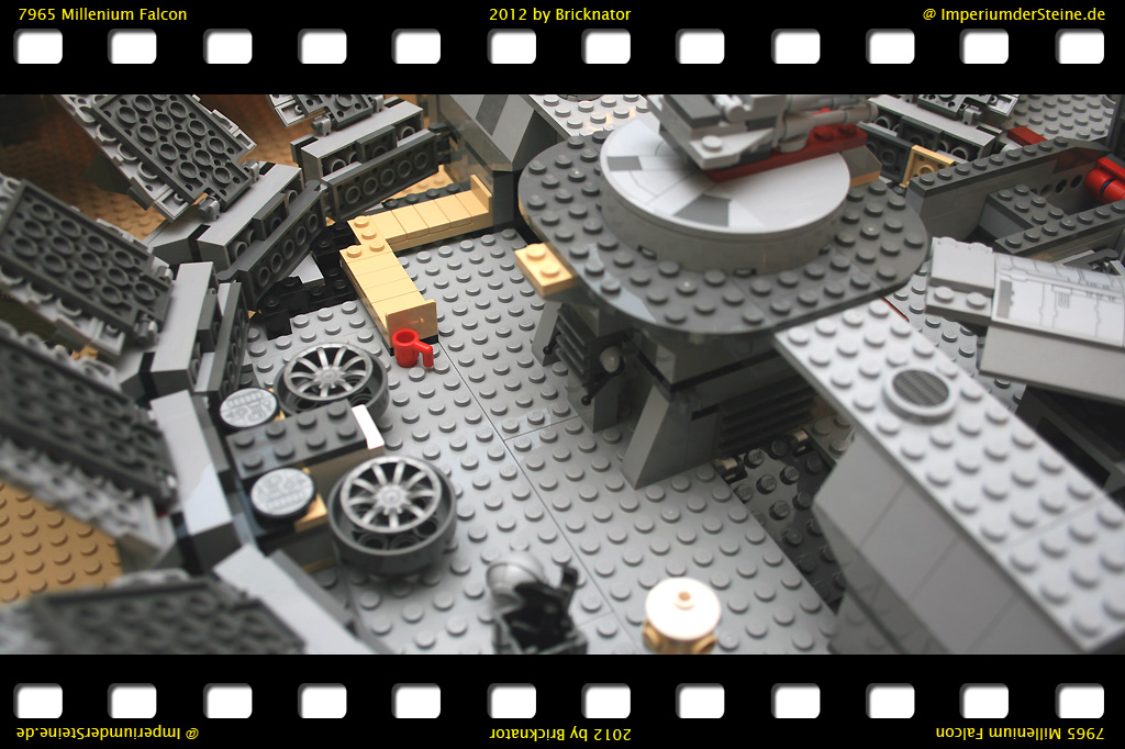 7965_falcon12.jpg