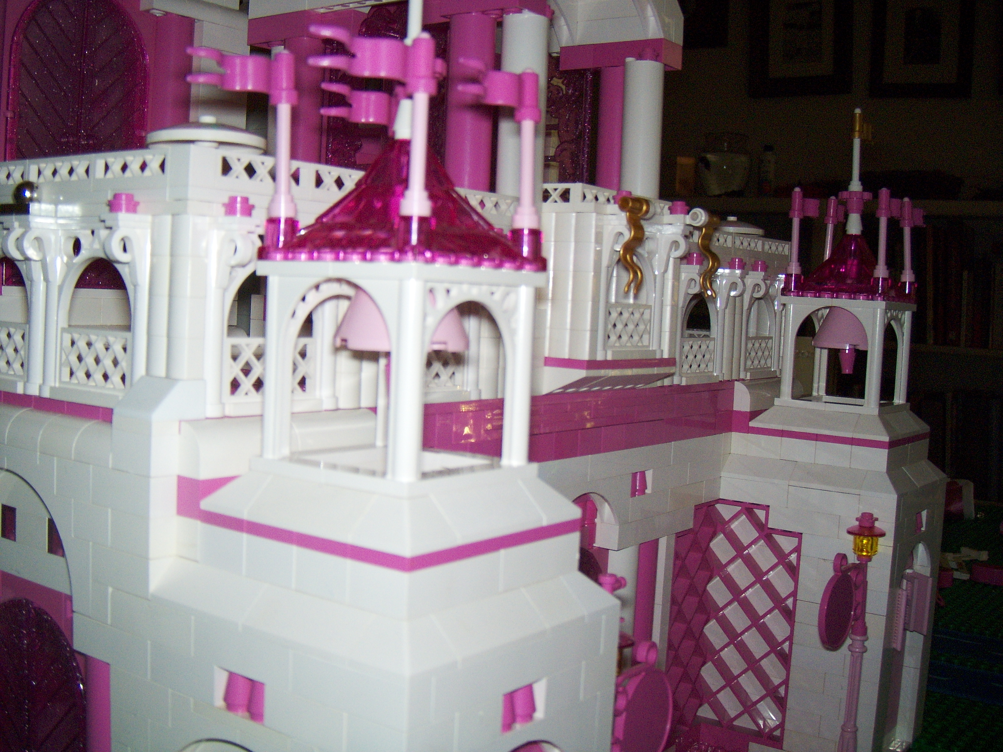 2008_pink_and_white_belville_palace_-_detail.jpg