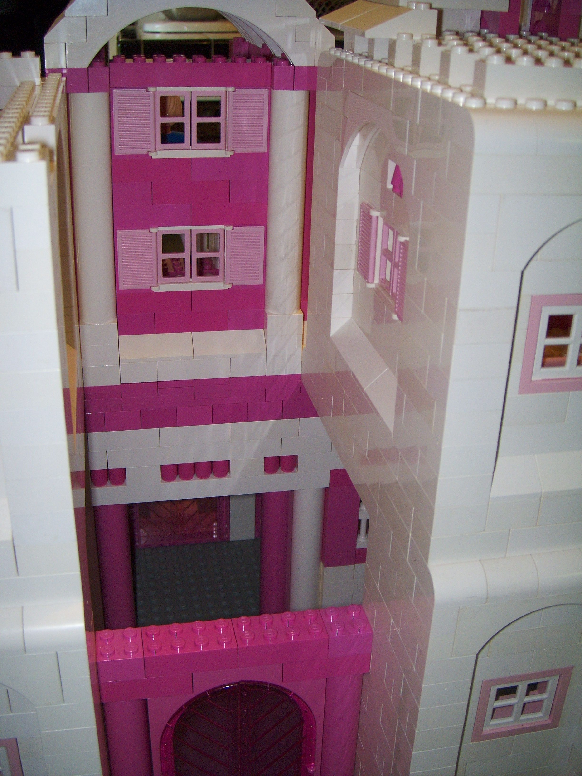 2008_pink_and_white_belville_palace_4.jpg