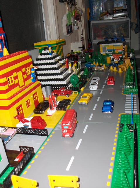 2006_12_lego_city_and_johnny_lightning_cars.jpg