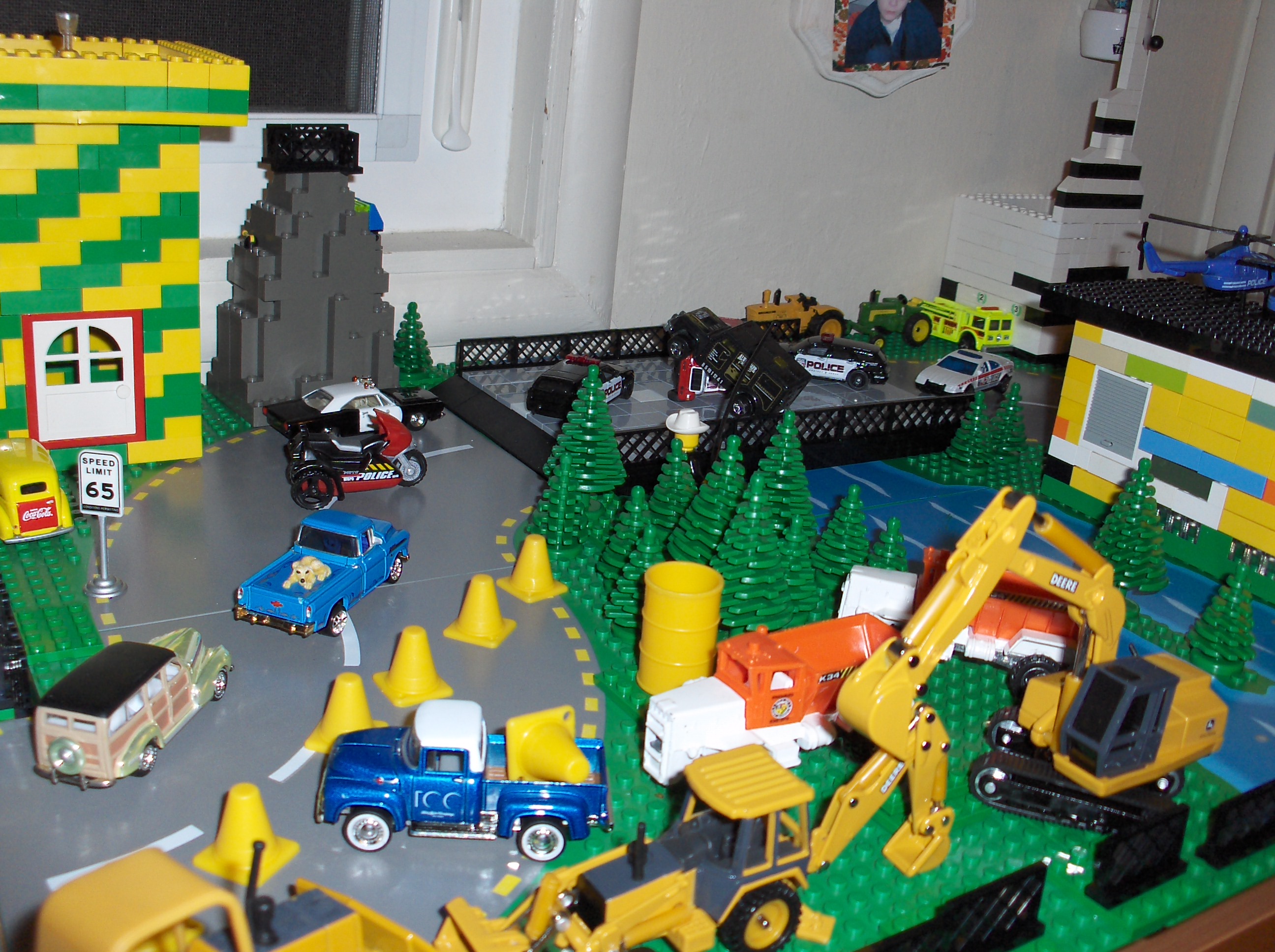 2006_12_lego_city_construction_zone.jpg