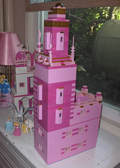2007_02_pink_and_gold_lego_castle.jpg
