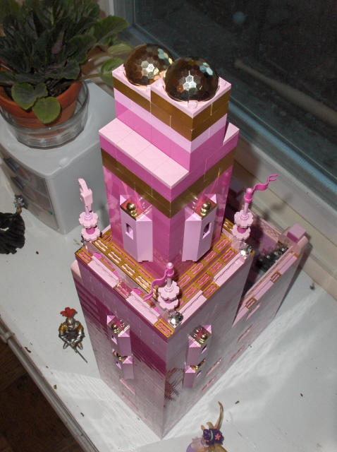 2007_03_morgans_pink_and_gold_castle.jpg