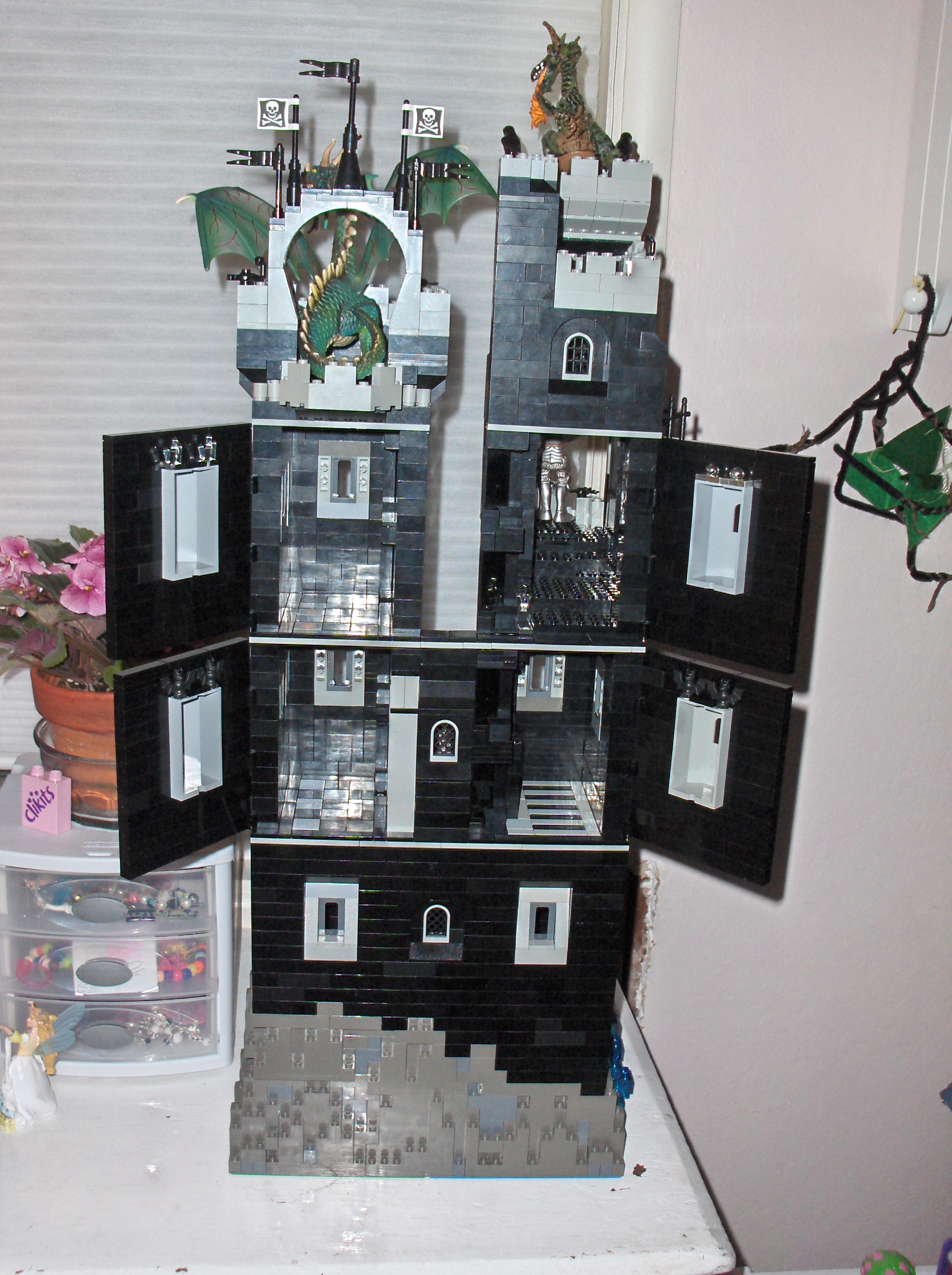 black_and_gray_evil_castle4.jpg