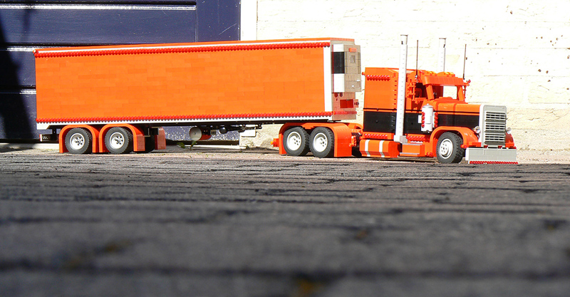 peterbilt_379_reefer_small_-_07.jpg