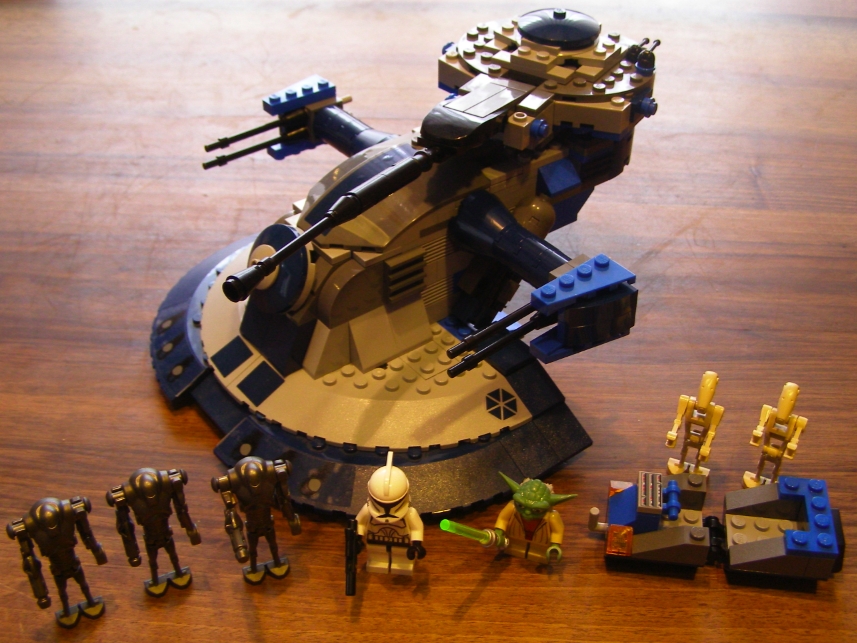 8018_1_minifigs.jpg