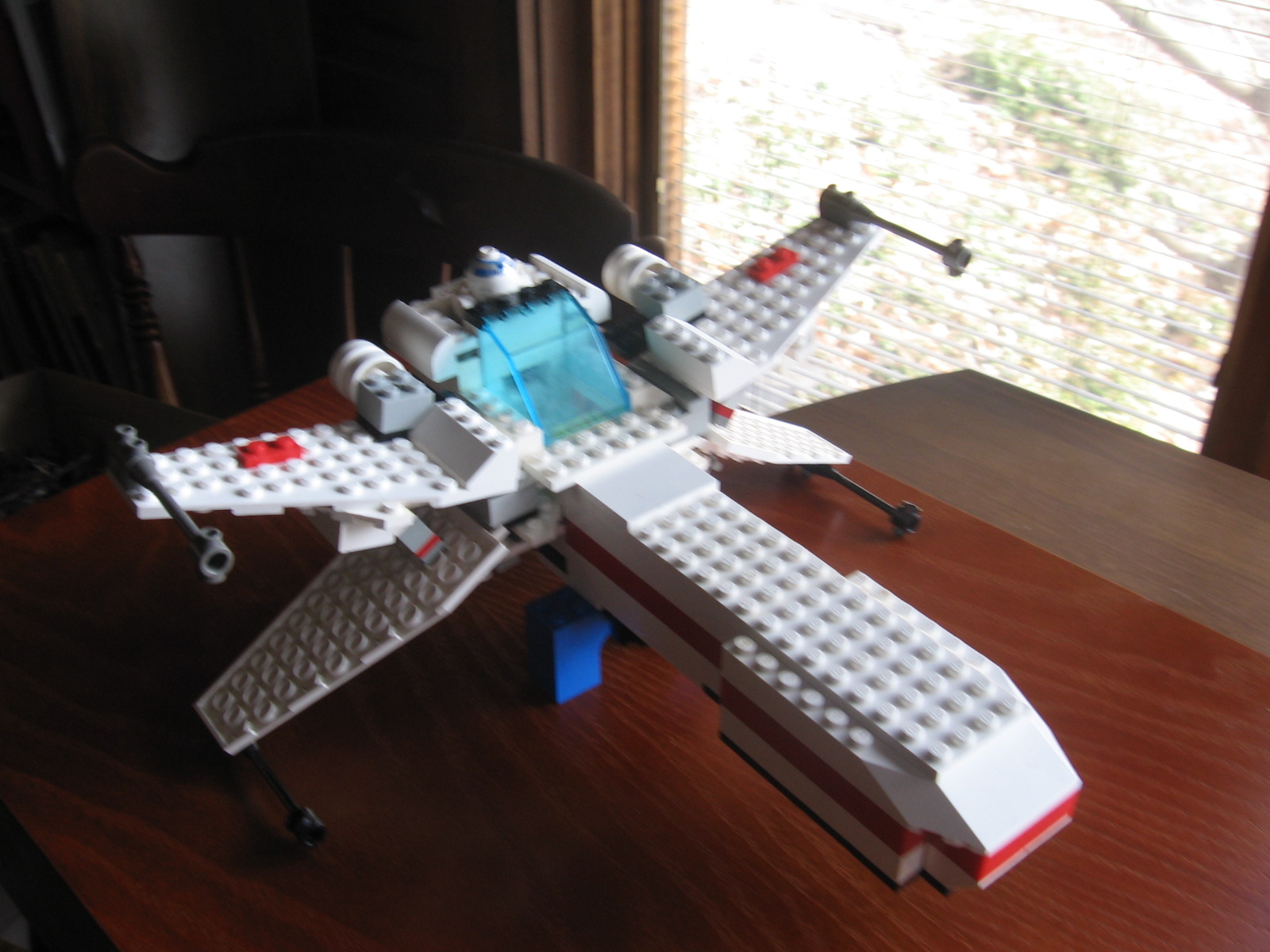 an_oldstyle_custom_x-wing.jpg