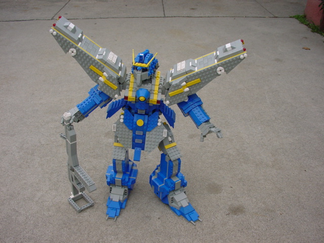 a_big_blue_mecha.jpg