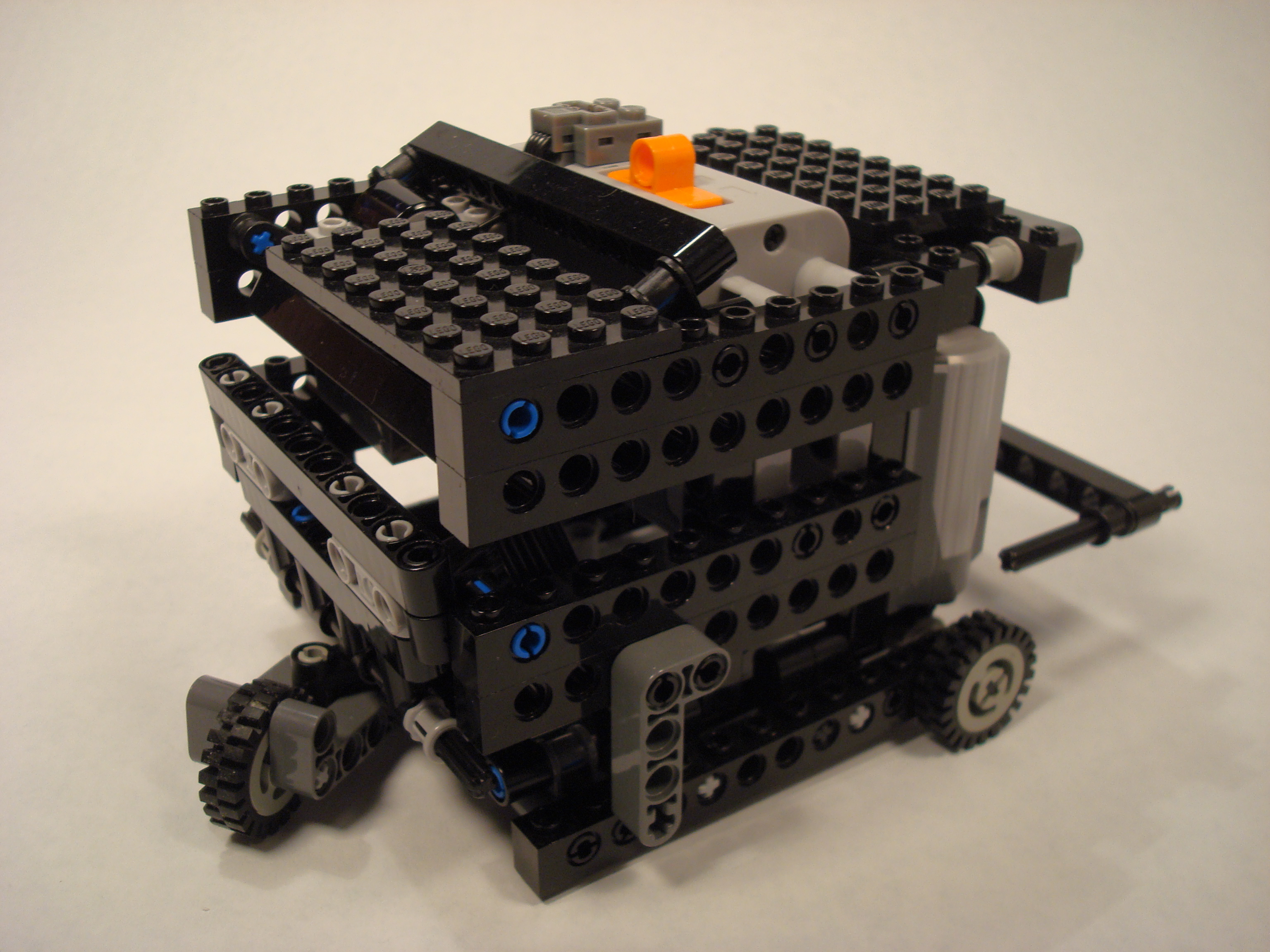 class__legos__alternator__random_028.jpg