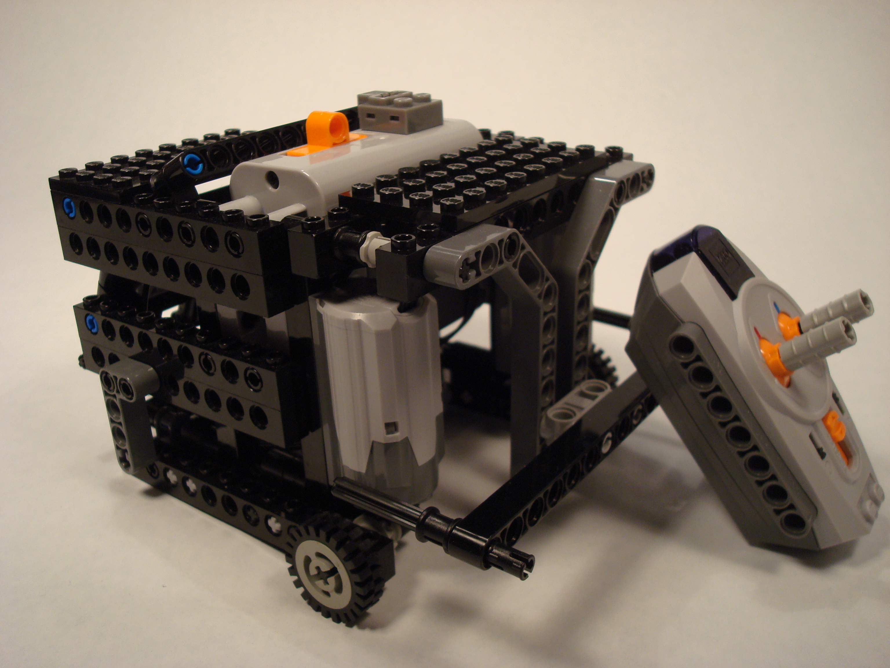 class__legos__alternator__random_031.jpg