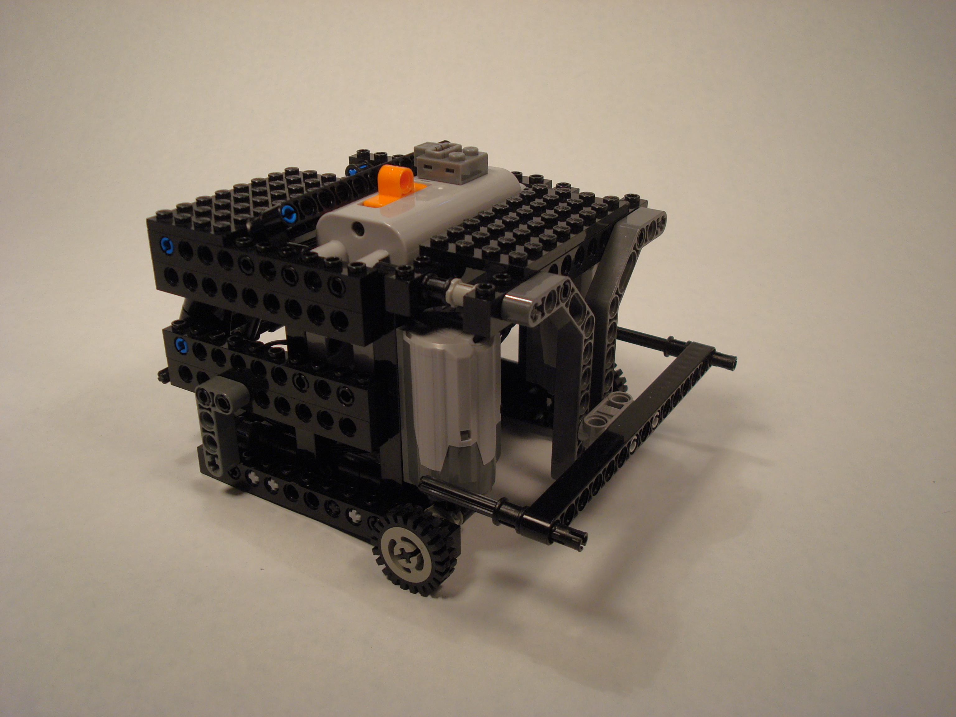 class__legos__alternator__random_032.jpg