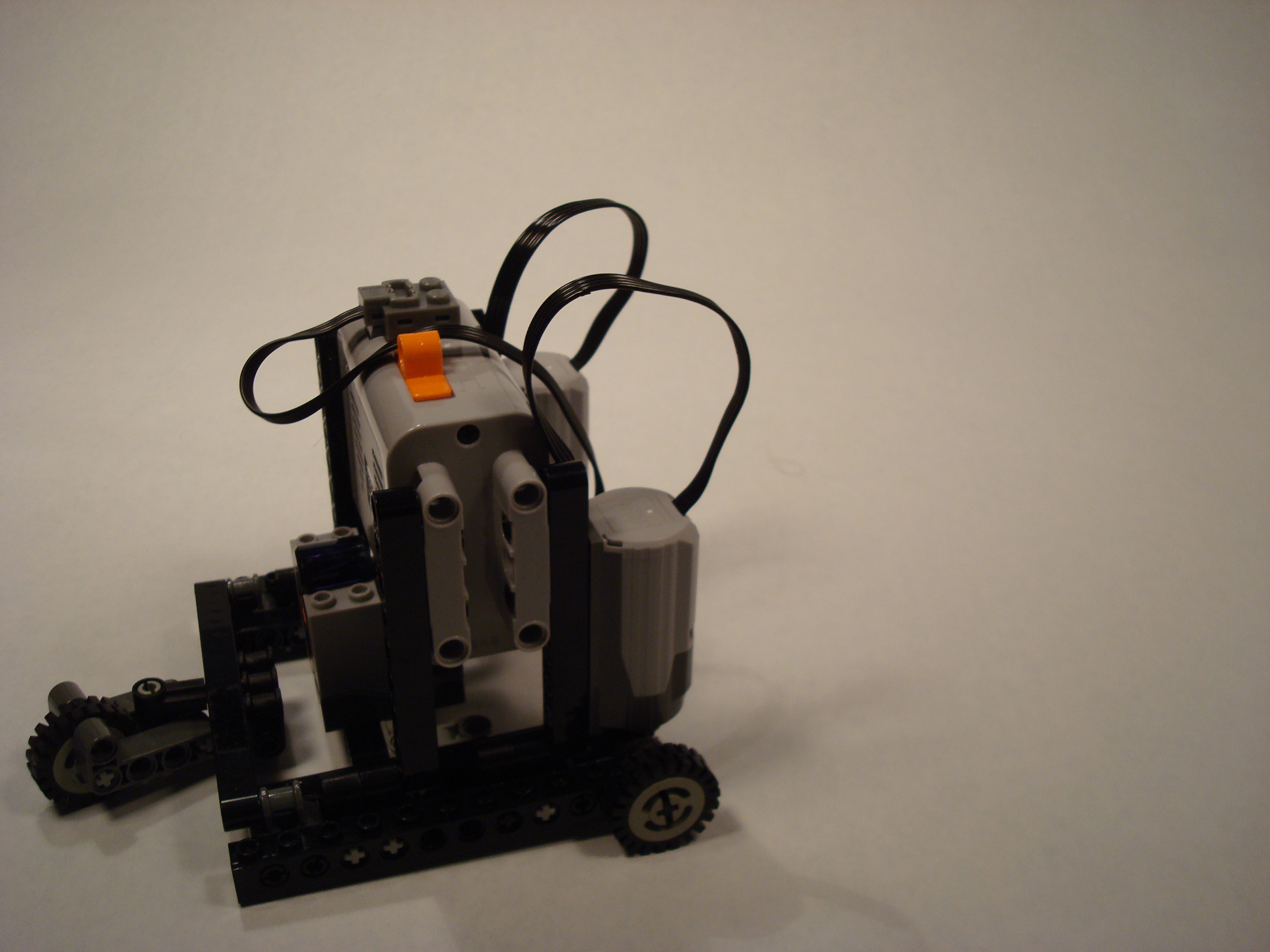 class__legos__alternator__random_037.jpg