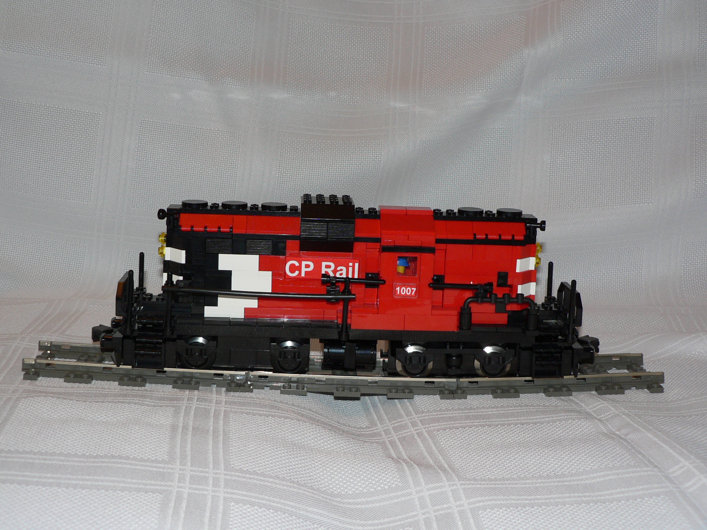 emd_sd24_side-view.jpg