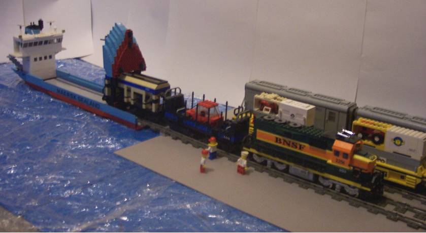 016_minifig_maersk_trainferry.jpg